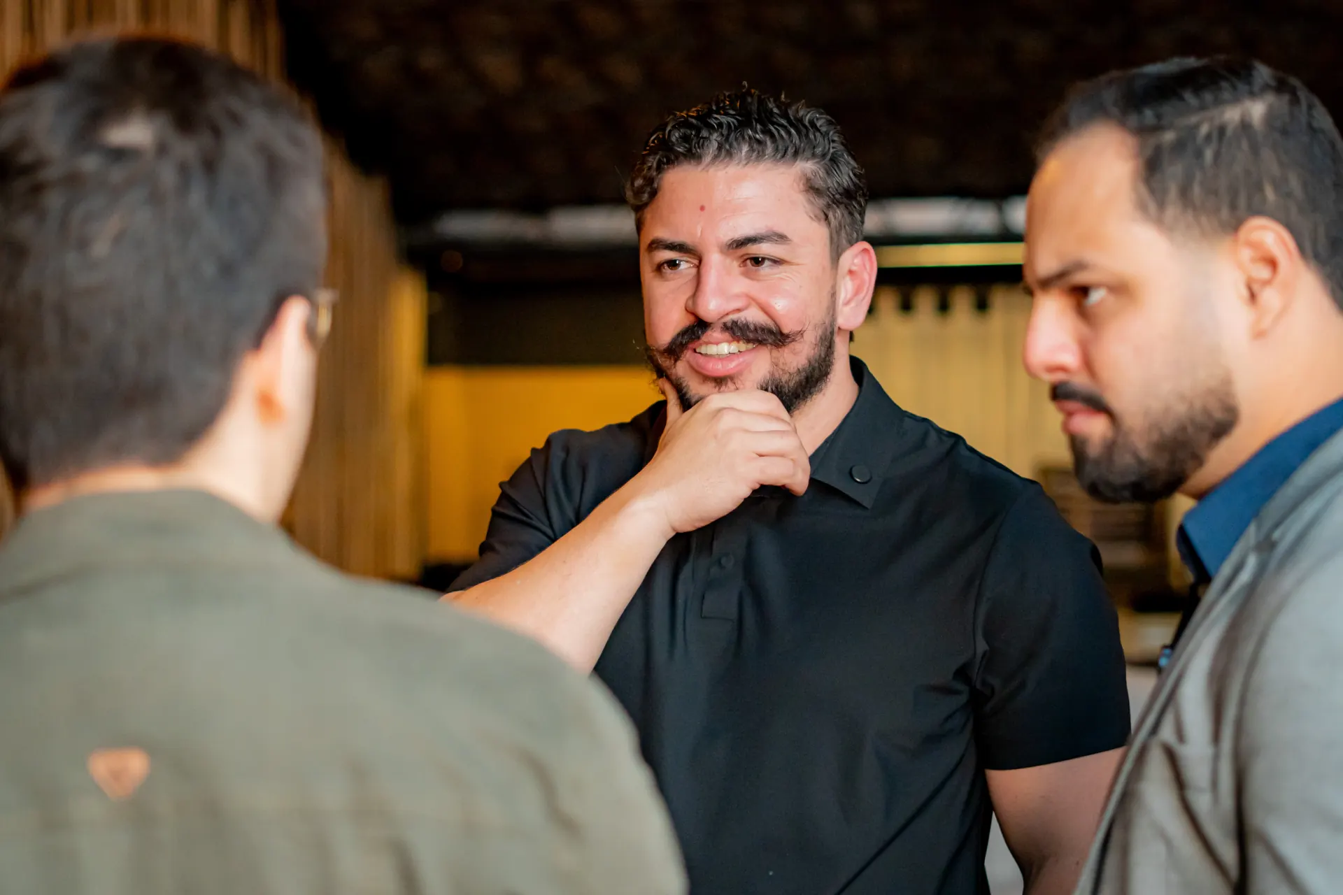 Conversa entre participantes durante o No Front Experience