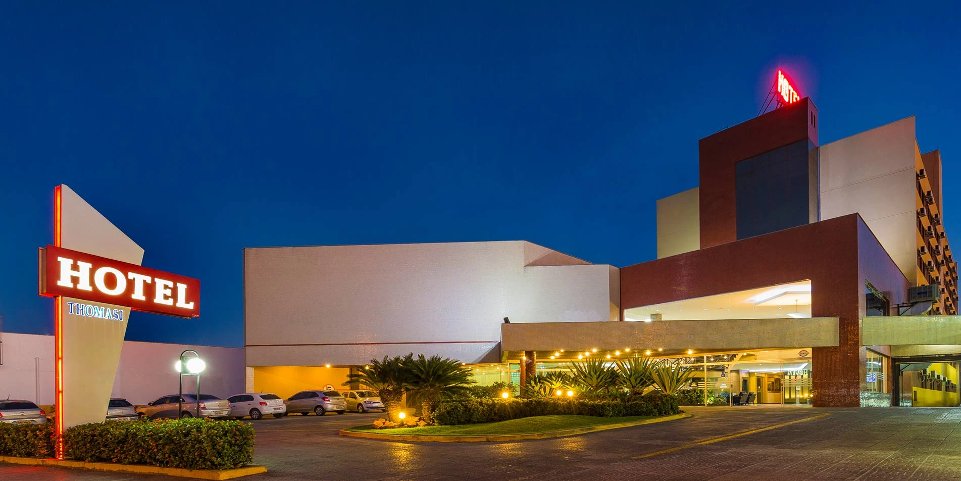 Fachada do Hotel Thomasi Londrina